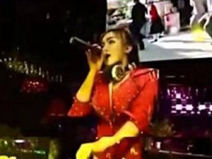 酒吧里 DJ 给我避孕套，竟是为了这个